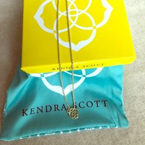 Kendra Scott pendant necklace like new condition.